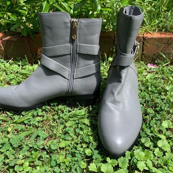 🦋 C Wonder Gray Leather booties - 7 - Picture 3 of 4